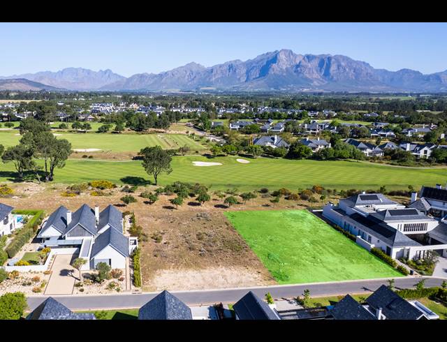 1,299M² VACANT LAND FOR SALE IN PEARL VALLEY GOLF & COUNTRY ESTATE